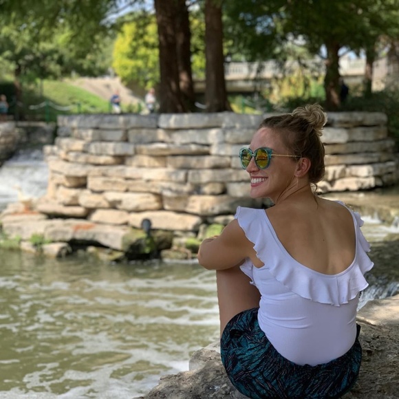 Meet your Posher, Samantha - Picture 5 of 5